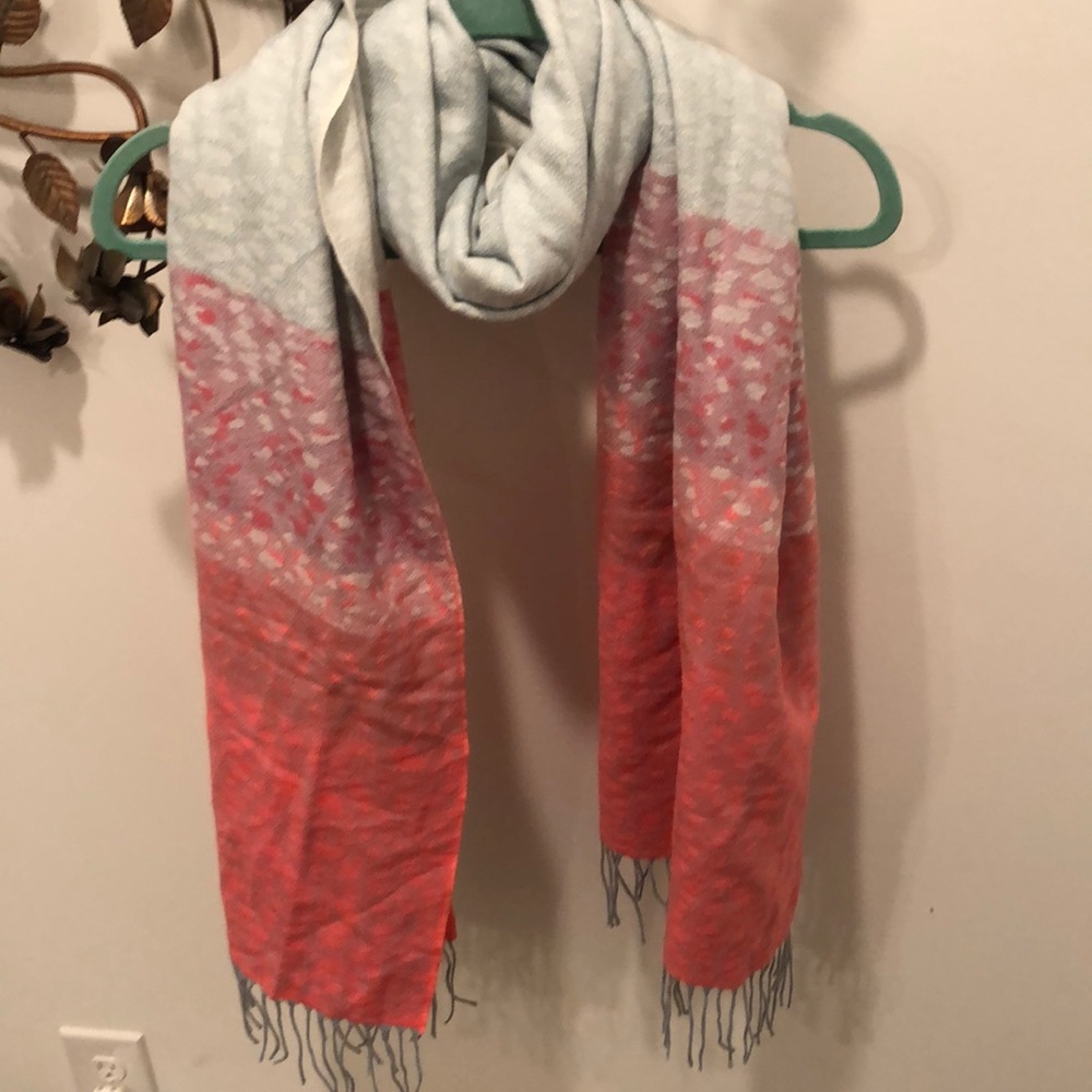 NEVER WORN pink ombré wrap scarf
